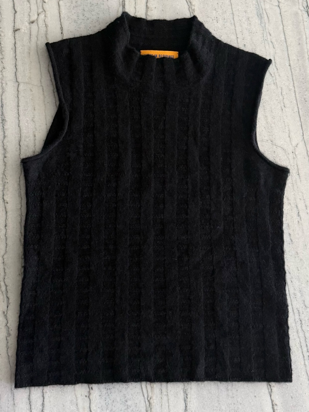 GUEST IN RESIDENCE • Vest